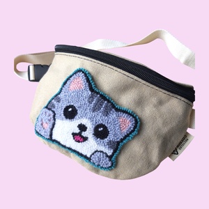 Cica mint�s Övt�ska - Punch needle technik�val kézzel hímzett termék, Táska & Tok, Övtáska, Hímzés, MESKA