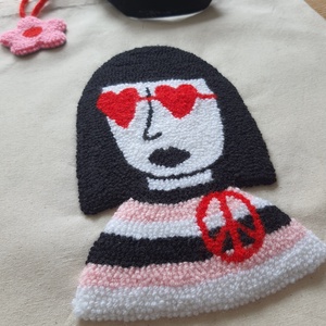 Női arc � mint�s V�szont�ska - Punch needle technik�val kézzel hímzett - Meska.hu