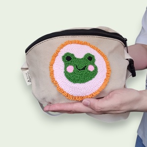 Béka � mint�s Övt�ska - Punch needle technik�val kézzel hímzett - Meska.hu