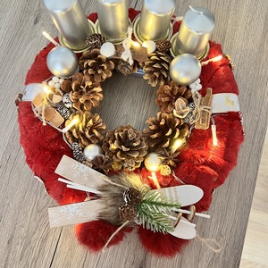 Piros-ezüst adventi koszorú tobozokkal és LED fényfüzérrel - karácsony - adventi díszek - adventi koszorú - Meska.hu