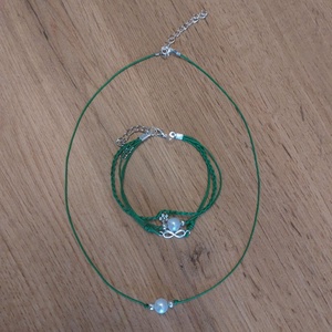 Makramé karkötő + nyaklánc gyönggyel és fém kiegészítőkkel - ékszer - ékszerszett - Meska.hu Makramé karkötő + nyaklánc gyönggyel és fém kiegészítőkkel - ékszer - ékszerszett - Meska.hu