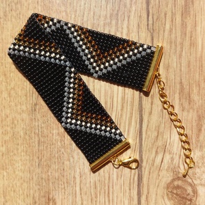 Fekete arany mintás gyöngyszövött karkötő - ékszer - karkötő - gyöngyös karkötő - Meska.hu