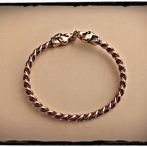 Lófejes sodrott karkötő - Meska.hu