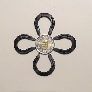 Szerencsehozó kovácsolt minipatkó amulett, Otthon & Életmód, Dekoráció, Dísztárgy, Fémmegmunkálás, MESKA