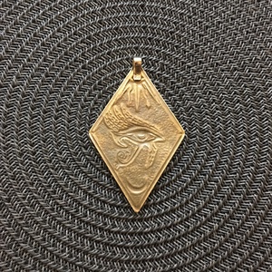Hórusz Szeme amulett egyedi iparművészeti alkotás - ékszer - nyaklánc - medál - Meska.hu
