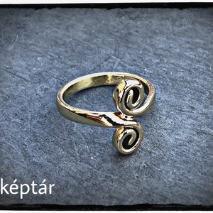 Spirálos egyensúly gyűrű - sárgaréz - Meska.hu