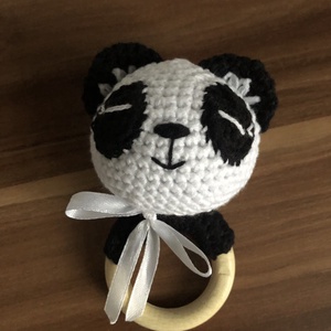 Horgolt panda csörgő fehér szalaggal  - Meska.hu