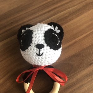 Horgolt panda piros szalaggal - Meska.hu
