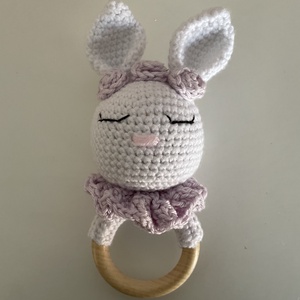 Kézzel horgolt nyuszi csörgő - baba - mama - baba játékok - csörgő - Meska.hu