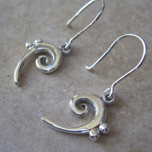 Újdonság! Egyedi ezüst basszuskulcs fölbevaló -  - Meska.hu