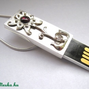Egyedi pendrive medál, ezüst napraforgó medál valódi gránáttal. Rendelésre! -  - Meska.hu
