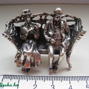 Padon ülő idős házaspár miniatúra ezüstből -  - Meska.hu