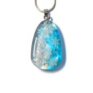 Téli hangulatú mindkét oldalán viselhető hópelyhes nyaklánc III. - ékszer - nyaklánc - medálos nyaklánc - Meska.hu