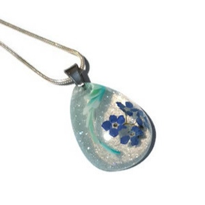 Egy apró fürtnyi nefelejcses nyaklánc  - ékszer - nyaklánc - medálos nyaklánc - Meska.hu