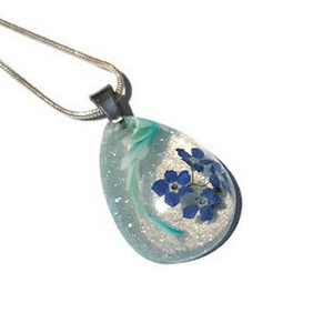 Egy apró fürtnyi nefelejcses nyaklánc  - ékszer - nyaklánc - medálos nyaklánc - Meska.hu