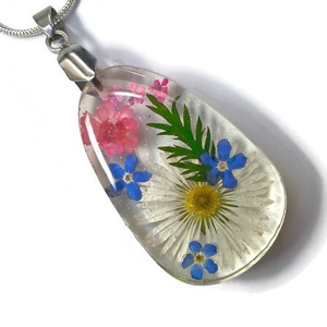 Vidám, virágos nyaklánc - ékszer - nyaklánc - medálos nyaklánc - Meska.hu Vidám, virágos nyaklánc - ékszer - nyaklánc - medálos nyaklánc - Meska.hu