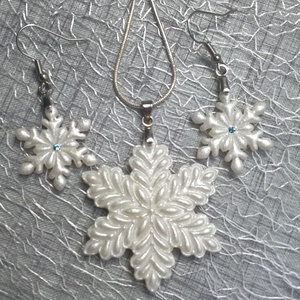 Hópehely ékszerszett gyöngyházfényű csillogással, apró swarovksi kristályokkal - Meska.hu