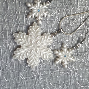 Hópehely ékszerszett gyöngyházfényű csillogással, apró swarovksi kristályokkal - ékszer - ékszerszett - Meska.hu