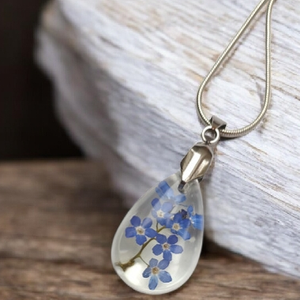 Egy apró fürtnyi nefelejcses nyaklánc  - ékszer - nyaklánc - medálos nyaklánc - Meska.hu