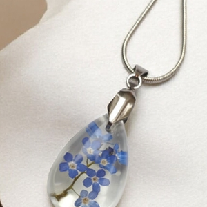 Egy apró fürtnyi nefelejcses nyaklánc  - ékszer - nyaklánc - medálos nyaklánc - Meska.hu