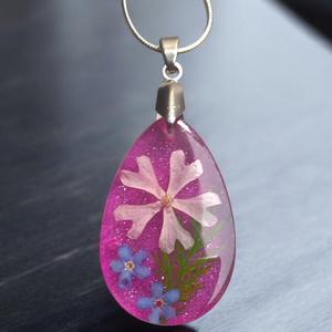 Halványrózsaszín valódi virágos nyaklánc II. , Ékszer, Nyaklánc, Medálos nyaklánc, Ékszerkészítés, MESKA