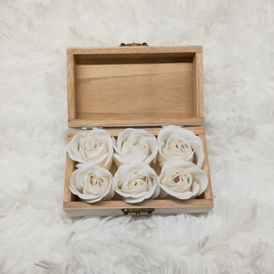 Szappanrózsa feliratos fa ládikában - piros vagy fehér szappanrózsákkal - otthon & életmód - dekoráció - Meska.hu