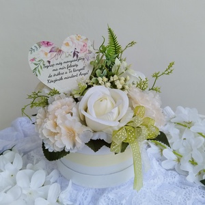 Virágbox krém és zöld színben szülőköszöntőnek, Névnapra, Születésnapra, vagy csak úgy - esküvő - emlék & ajándék - szülőköszöntő ajándék - Meska.hu