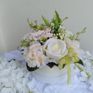 Virágbox krém és zöld színben szülőköszöntőnek, Névnapra, Születésnapra, vagy csak úgy - esküvő - emlék & ajándék - szülőköszöntő ajándék - Meska.hu