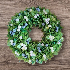 Kék - fehér bogyós téli kopogtató - karácsony - adventi díszek - adventi ajtódísz - Meska.hu