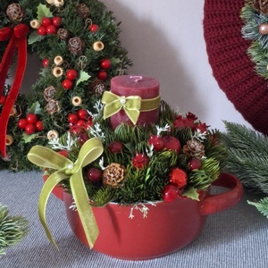 Pirosbogyós gyertyás asztaldísz  - Meska.hu