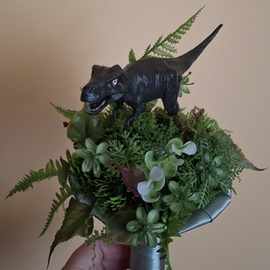 Dinós csokor, T- rex - otthon & életmód - virágdekoráció - virágok - virágcsokor - Meska.hu