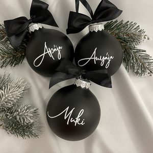 Névre szóló üveg karácsonyfa dísz  - Fekete - karácsony - karácsonyi lakásdekoráció - karácsonyfadíszek - Meska.hu