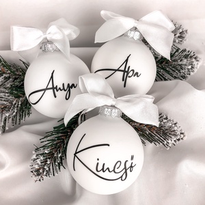 Névre szóló üveg karácsonyfa dísz  - Fehér - karácsony - karácsonyi lakásdekoráció - karácsonyfadíszek - Meska.hu