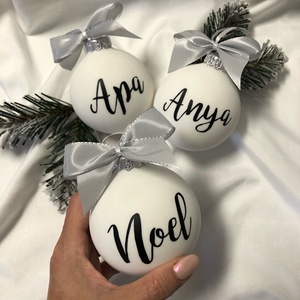 Névre szóló üveg karácsonyfa dísz  - Fehér - karácsony - karácsonyi lakásdekoráció - karácsonyfadíszek - Meska.hu