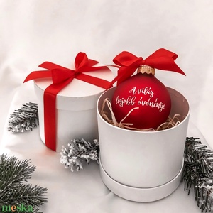 Karácsonyi üveg díszgömb egyedi névvel - Figurás - 100026 - karácsony - karácsonyi lakásdekoráció - karácsonyfadíszek - Meska.hu