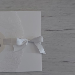 Igényes esküvői meghívó, dombornyomott toll minta díszít - esküvő - meghívó & kártya - meghívó - Meska.hu
