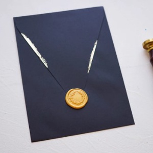 Aranyozott fekete díszboríték - 20 cm x 14 cm - esküvő - emlék & ajándék - nászajándék - esküvői pénzátadó boríték, kártya - Meska.hu