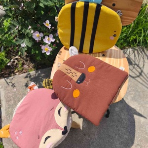 Méhecske székpárna - otthon & életmód - babaszoba, gyerekszoba - iskolai ülőpárna - Meska.hu