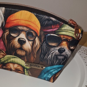 Vízhatlan neszesszer, Táska & Tok, Neszesszer, Varrás, Praktikus és bájos neszesszer, amelyet vízlepergetős külső és belső anyagokból készítettem, így tar..., MESKA