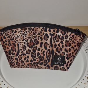 Vízhatlan neszesszer, Táska & Tok, Neszesszer, Varrás, Praktikus és bájos neszesszer, amelyet vízlepergetős külső és belső anyagokból készítettem, így tar..., MESKA