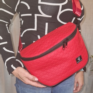 "Selena" keresztpántos táska, Táska & Tok, Kézitáska & válltáska, Vállon átvethető táska, Varrás, „Selena” keresztpántos táska
Képzeld el, hogy minden nap magaddal vihetsz egy igazán egyedi, kézzel..., MESKA