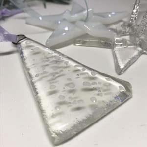 Üvegdíszek karácsonyra - áttetsző, fehér  - karácsony - karácsonyi lakásdekoráció - karácsonyfadíszek - Meska.hu