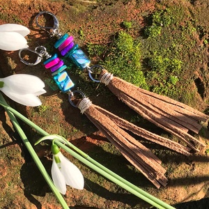 Lógós fülbevaló-4. Bőr függővel  - Meska.hu