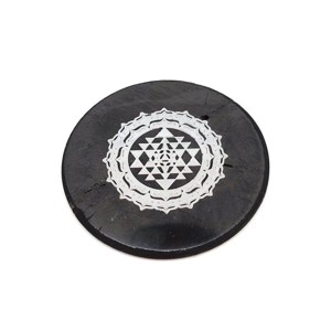 Shungit korong sri yantra ezüst matricás 50mm, Kellékek & szerszámok, Ásvány alapanyag, Shungit piramis, , MESKA