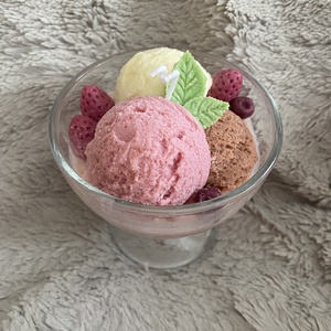 Illatos fagylaltkehely gyertya - Meska.hu