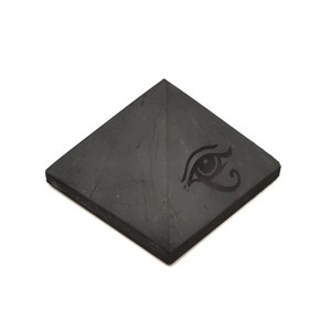 Shungit piramis gravírozott Hórusz szeme 5cm, Kellékek & szerszámok, Ásvány alapanyag, Shungit piramis, , MESKA
