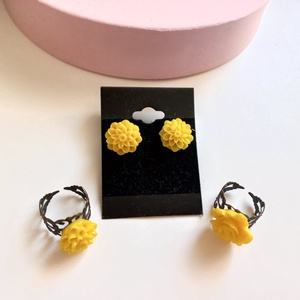Sárga őszi virág  szett - fülbevaló és gyűrű  - ékszer - gyűrű - figurális gyűrű - Meska.hu