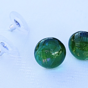 Zöld üvegfülbevaló  - ékszer - fülbevaló - pötty fülbevaló - Meska.hu Zöld üvegfülbevaló  - ékszer - fülbevaló - pötty fülbevaló - Meska.hu