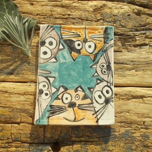 Cicák , falikép, Otthon & Életmód, Dekoráció, Kép & Falikép, Táblakép, Kerámia, Fehérre égő agyagból készítettem ezt az apró faliképet , magas hőfokon égetett kerámia, natúr és má..., MESKA