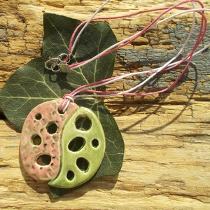 Zöld-rózsaszín nyaklánc - ékszer - nyaklánc - medálos nyaklánc - Meska.hu